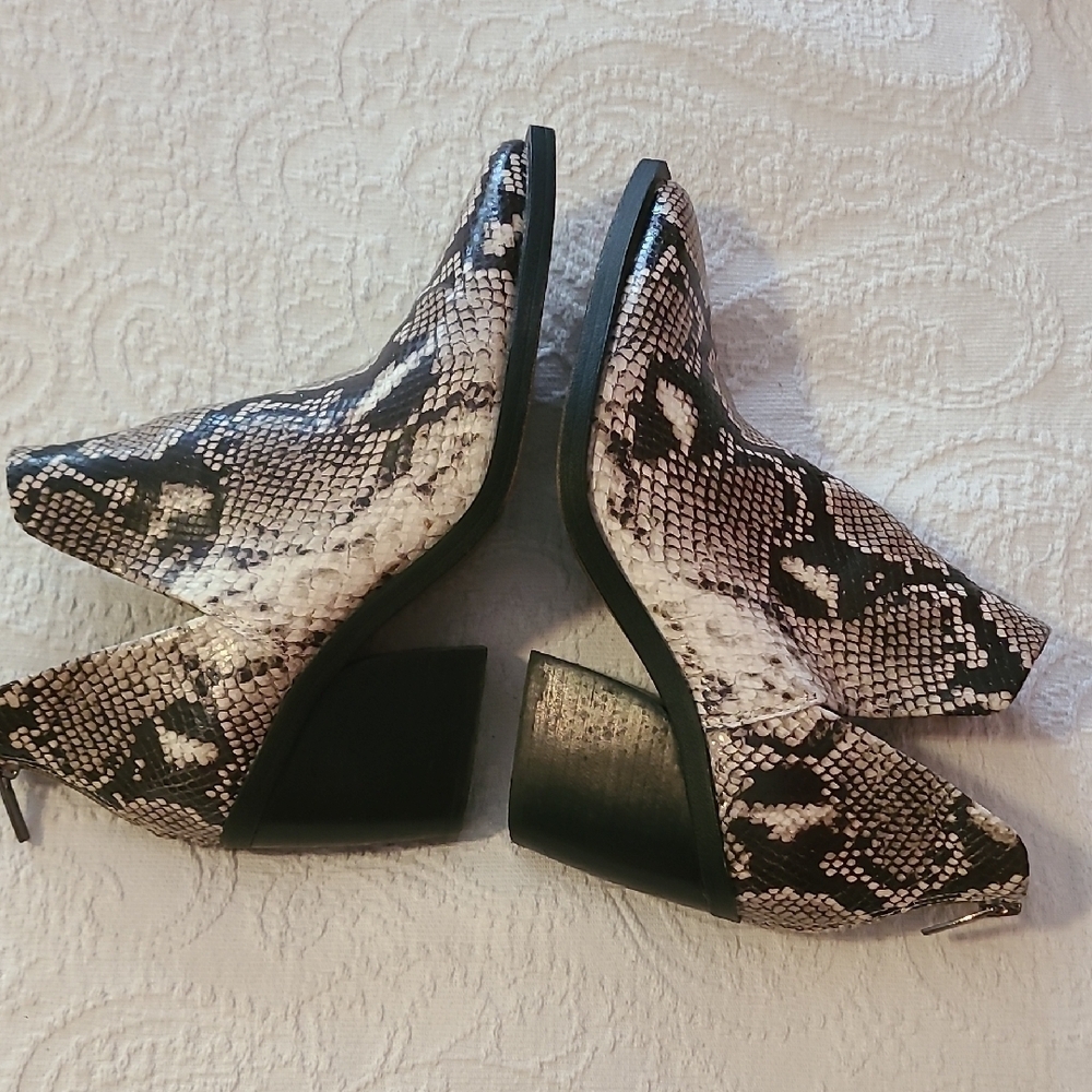 Vince Camuto Black and Cream Ankle Booties - Picture 4 of 7